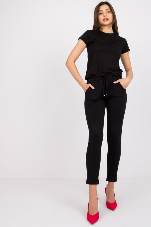 Juodos kelnės Prieina