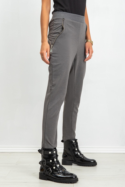 Tamsiai pilkos kelnių lemputės