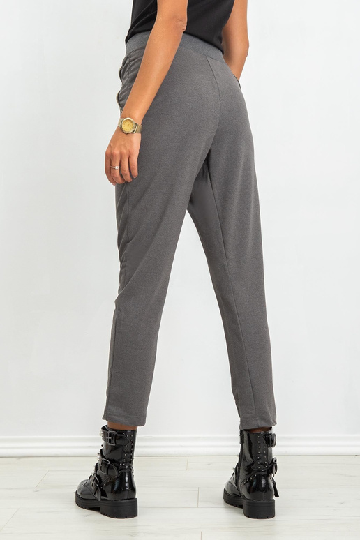 Tamsiai pilkos kelnių lemputės