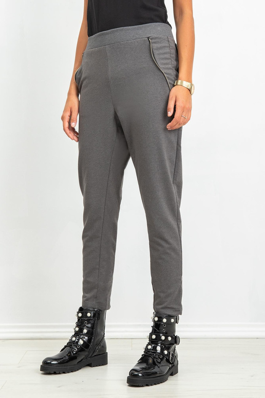 Tamsiai pilkos kelnių lemputės