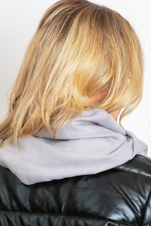 Pilka skara su kutais