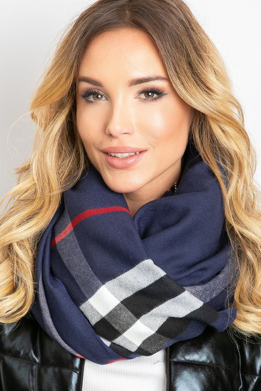 Tamsiai mėlynas šalikas su kutais