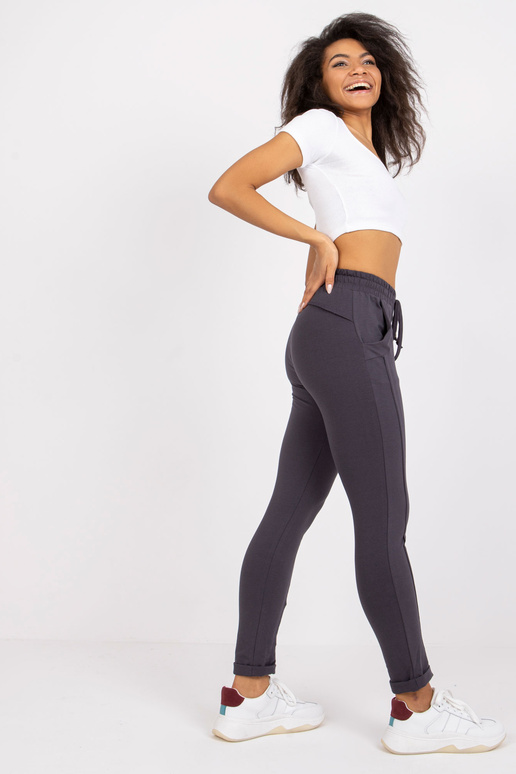 Galima prieiti prie grafito kelnių