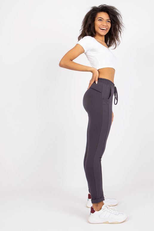 Galima prieiti prie grafito kelnių