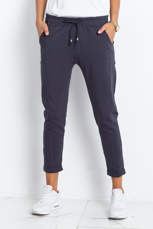 Galima prieiti prie grafito kelnių