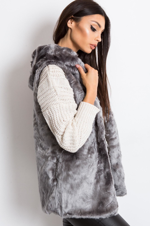 Pilka pūkuota liemenė