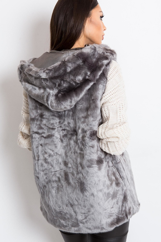 Pilka pūkuota liemenė