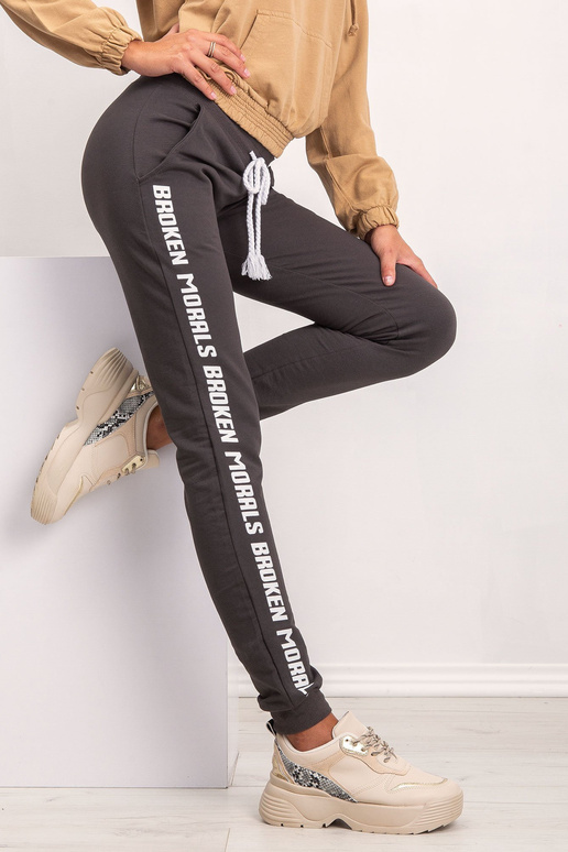 Khaki spalvos kelnės Kiekviena