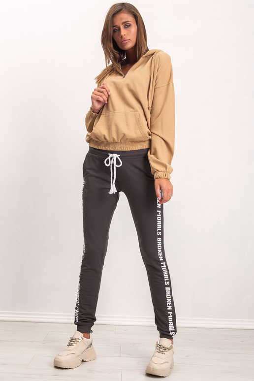 Khaki spalvos kelnės Kiekviena