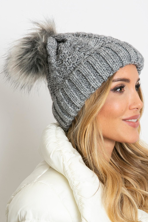 Pilka žieminė kepurė