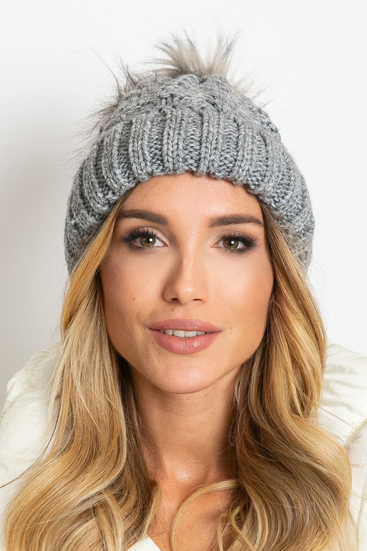 Pilka žieminė kepurė