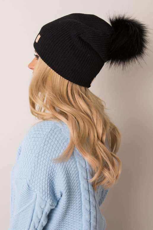 Juoda beanie kepurė su kutu RUE PARIS