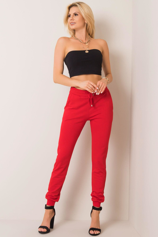 Raudonos kelnės Greičiau