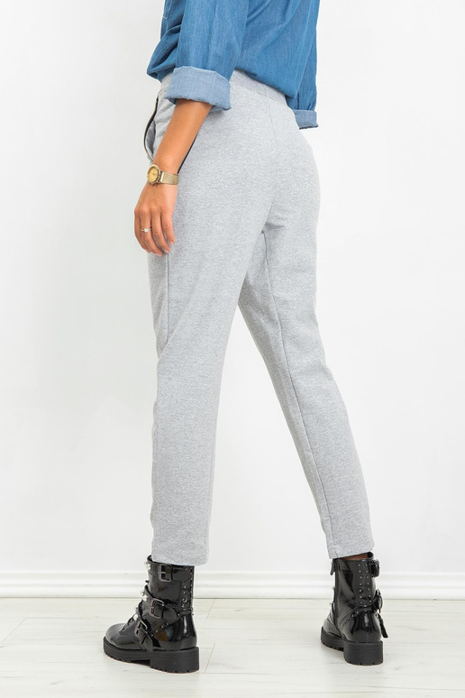 Pilkos kelnių lemputės