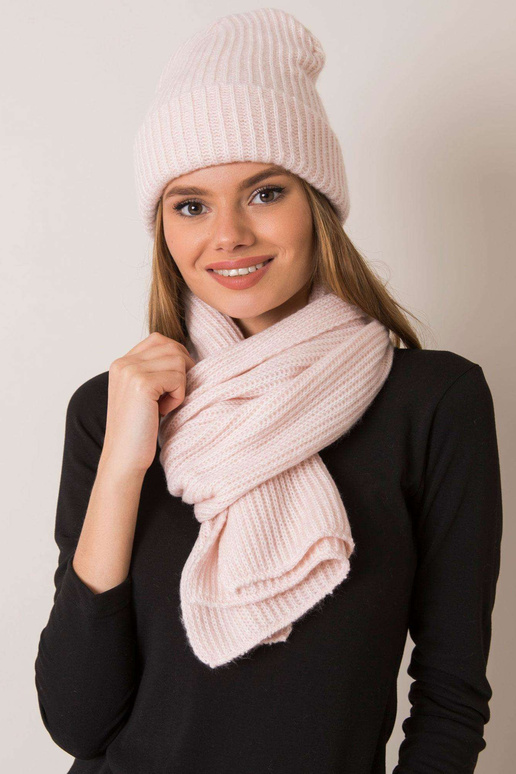 Šviesiai rožinės spalvos kepurės ir...