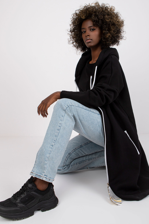 Stulbinantis juodas megztinis