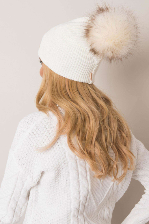 Kepurė JK-CZ-15.70 balkšvos spalvos