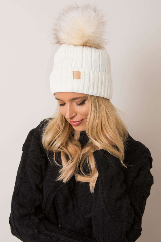 Kepurė JK-CZ-8.71 balkšvos spalvos