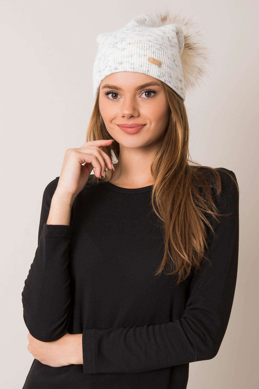 Ecru moteriška kepurė su pomponu RUE...