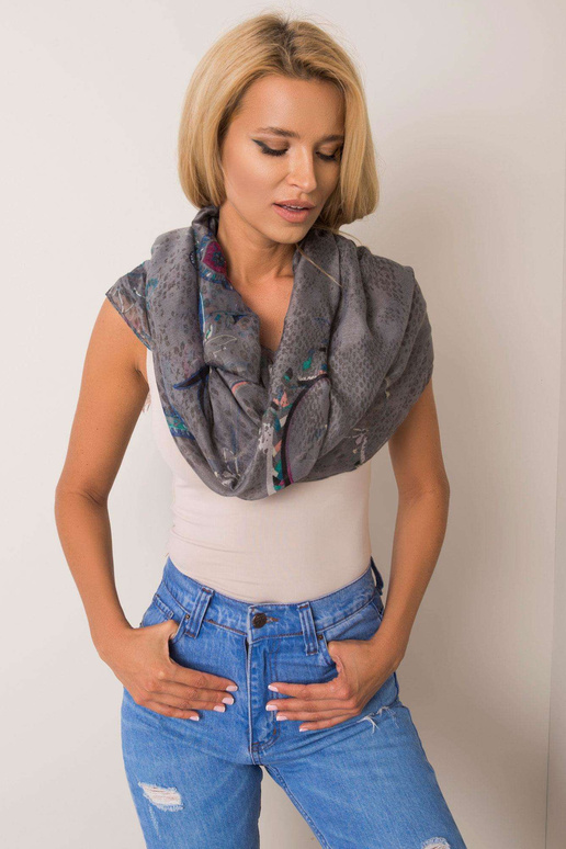 Pilka erdvi liaudiškų raštų stropinė