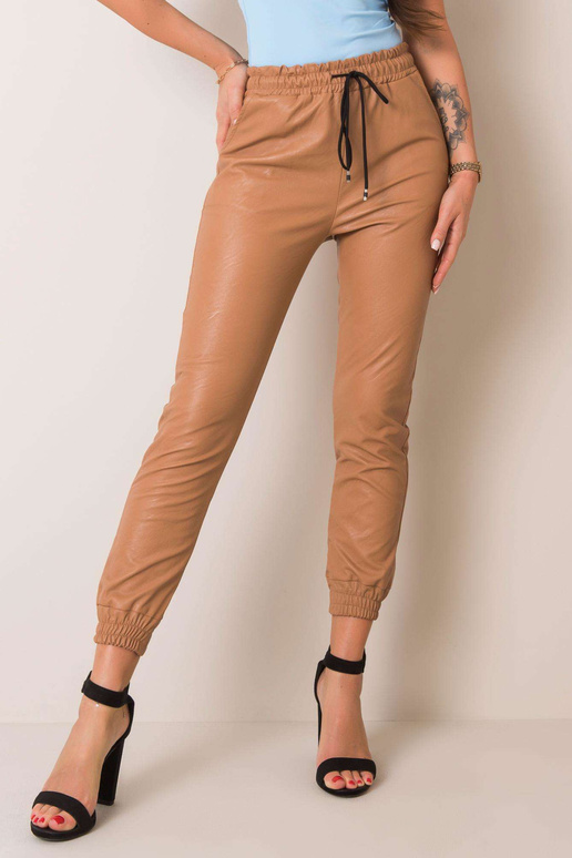 Smėlio spalvos kelnių lobis