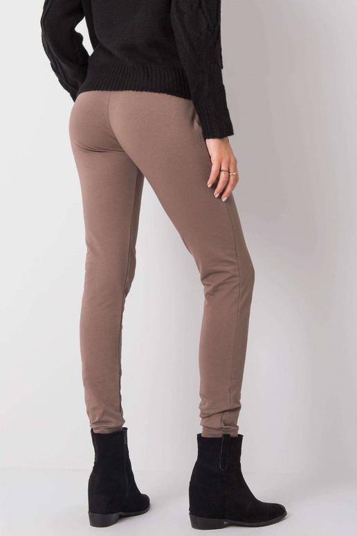 Šviesiai rudos sportinės kelnės...