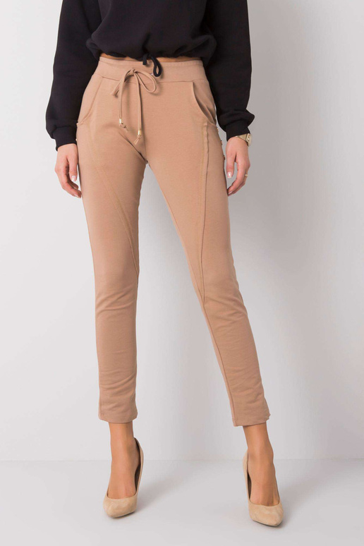 Kupranugarių kelnės Benitta