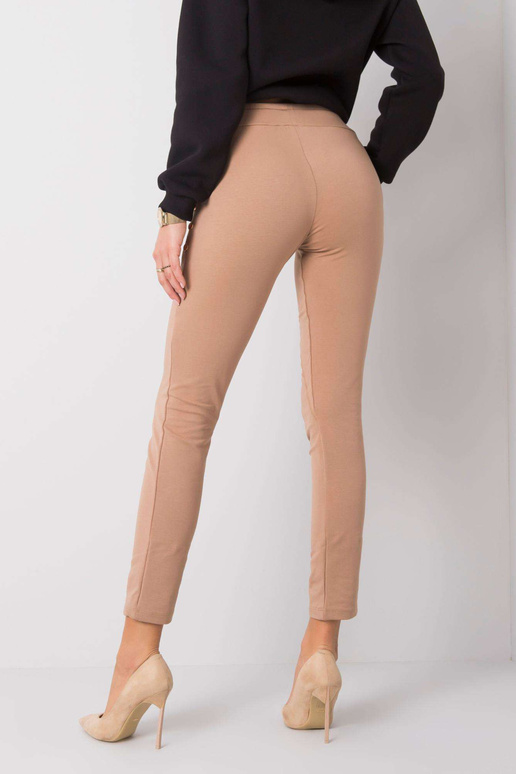 Kupranugarių kelnės Benitta