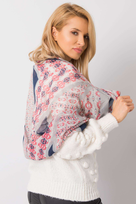 Pilkai rožinė skara su raštais