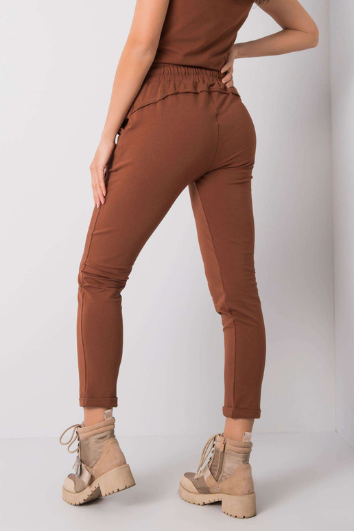 Rudos kelnės Prieinama