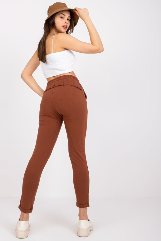 Rudos kelnės Prieinama