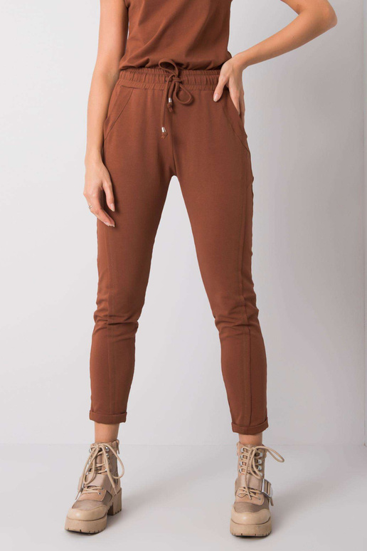 Rudos kelnės Prieinama