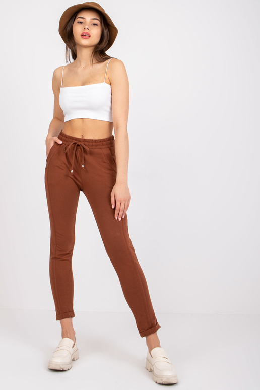 Rudos kelnės Prieinama