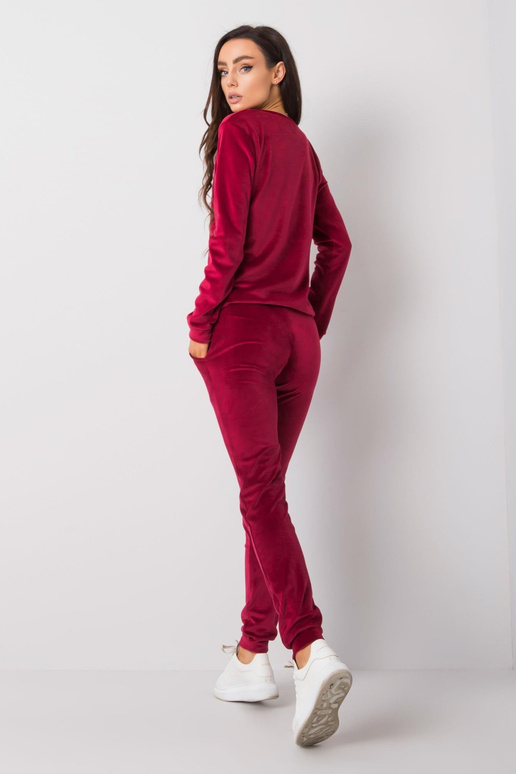 Bordo spalvos veliūrinis rinkinys...