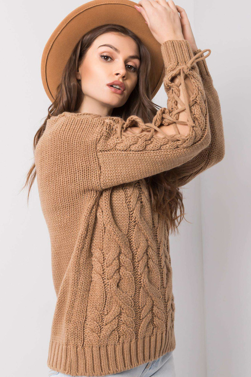 Betsy kupranugarių megztinis Betsy kupranugarių megztinis