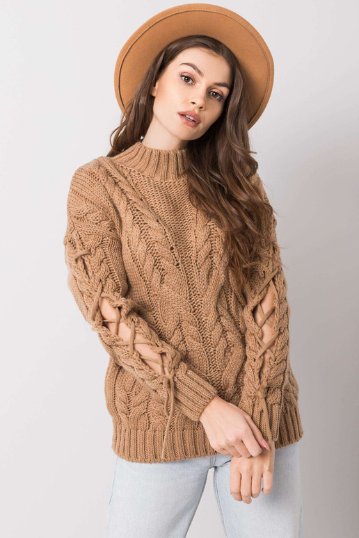 Betsy kupranugarių megztinis Betsy kupranugarių megztinis