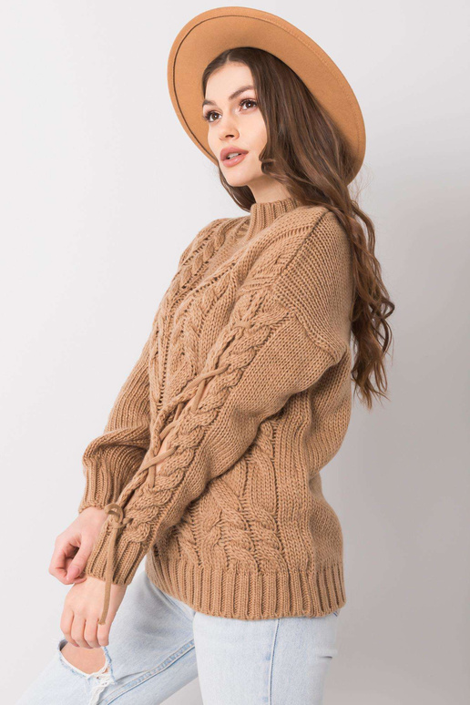 Betsy kupranugarių megztinis Betsy kupranugarių megztinis