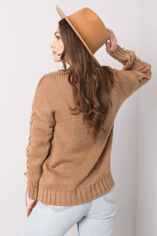Betsy kupranugarių megztinis Betsy kupranugarių megztinis