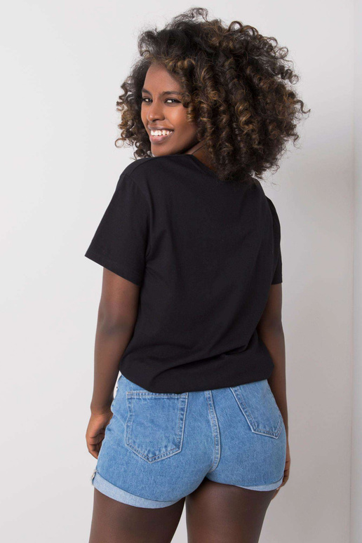 Juodi marškinėliai su Yuna aplikacijomis