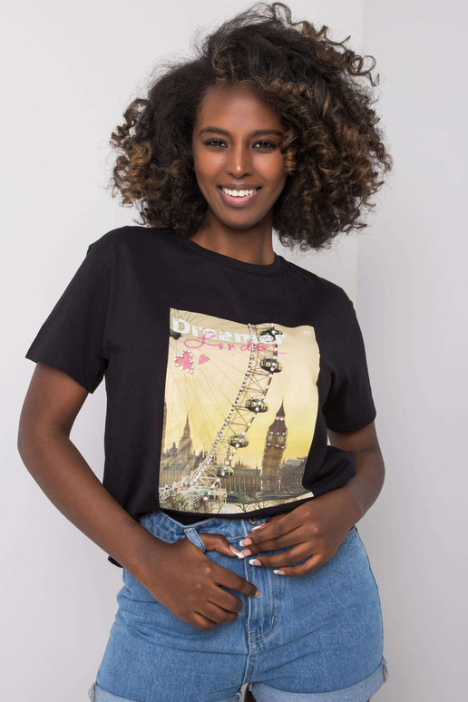 Juodi marškinėliai su Yuna aplikacijomis