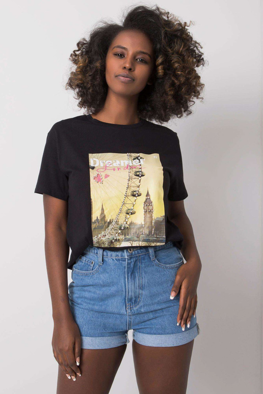 Juodi marškinėliai su Yuna aplikacijomis