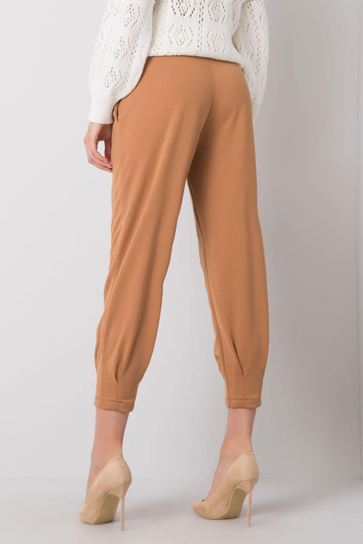 Kupranugarių sportinės kelnės Iria...