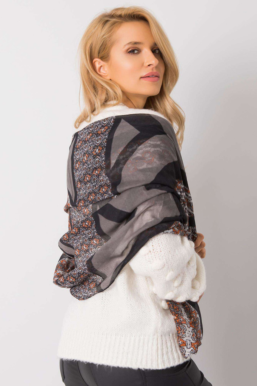 Juodos ir oranžinės spalvos šalikas