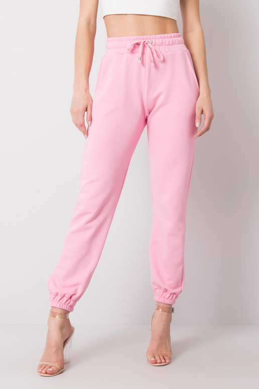 Šviesiai rožinės spalvos kelnės...