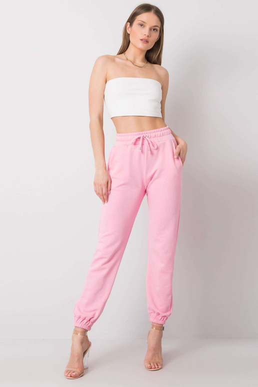 Šviesiai rožinės spalvos kelnės...
