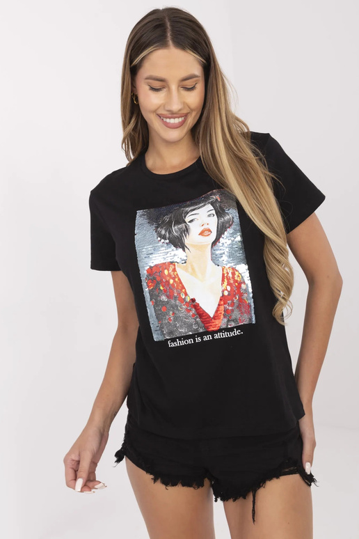 Juodi marškinėliai su Alaine...