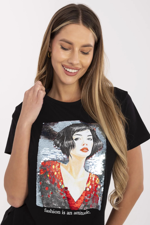 Juodi marškinėliai su Alaine...