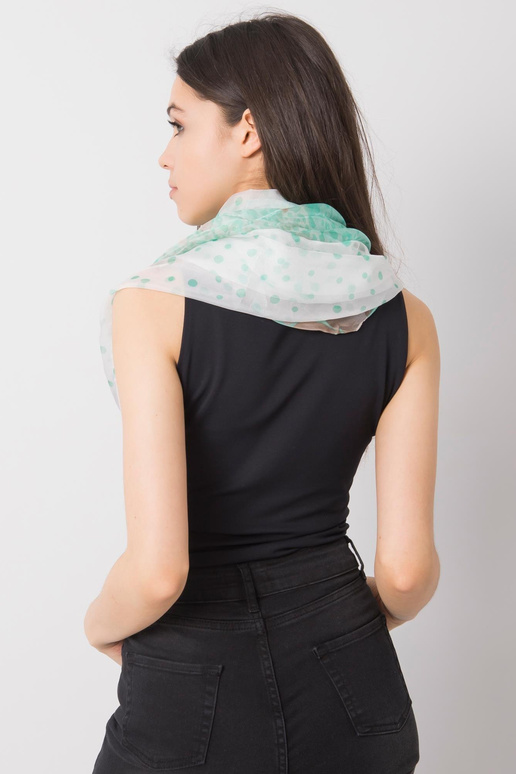 Žalia ir smėlio skara su raštais