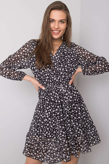 Juoda suknelė su raukiniais... 2