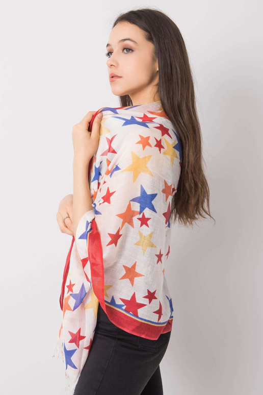 Raudonas šalikas su žvaigždučių raštu